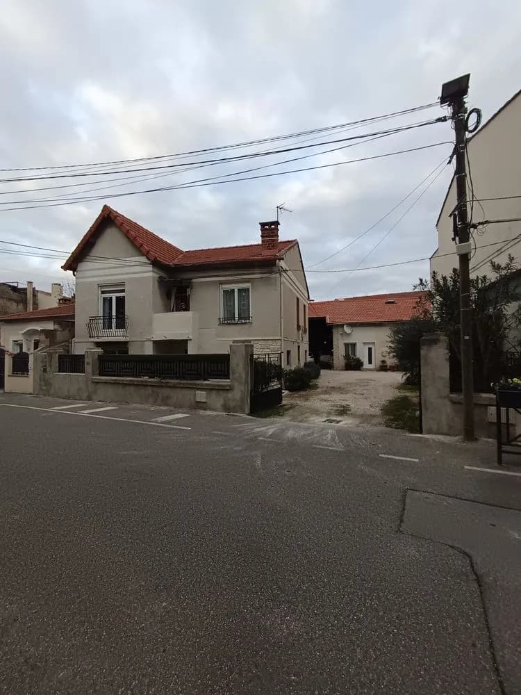 Ensemble immobilier de 2 logements, 1 hangar sur 710 m2 - Photo 1