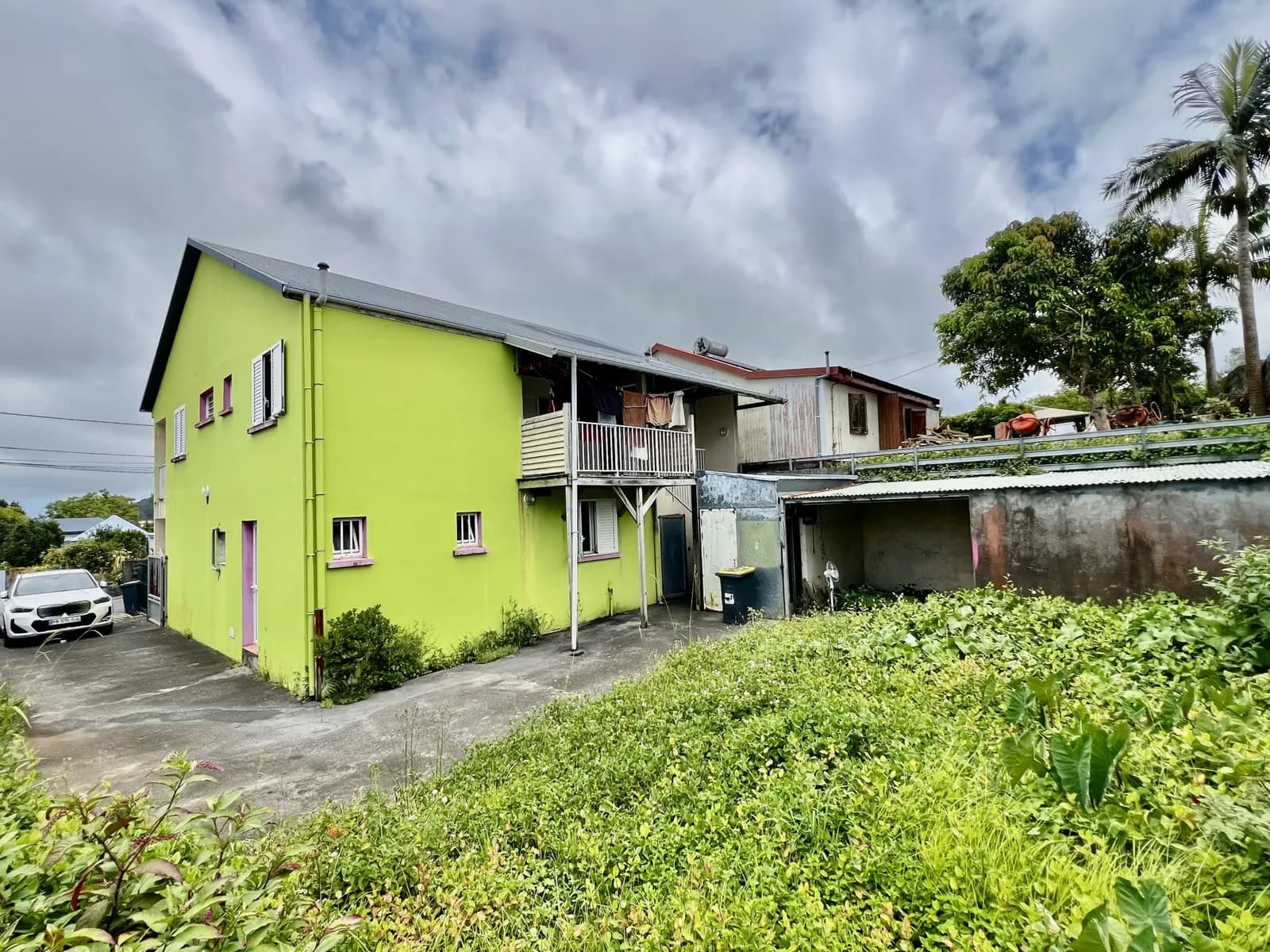 SAINT JOSEPH 97480 - ENSEMBLE IMMOBILIER EN BON ETAT GENERAL - BEAUX VOLUMES - SECTEUR PAISIBLE - Photo 1