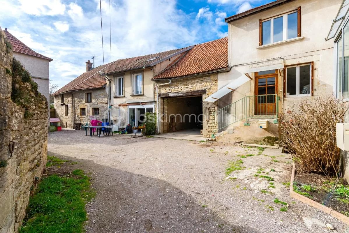 Ensemble immobilier 2 maisons, 1 local commercial, 1 grange - Photo 1