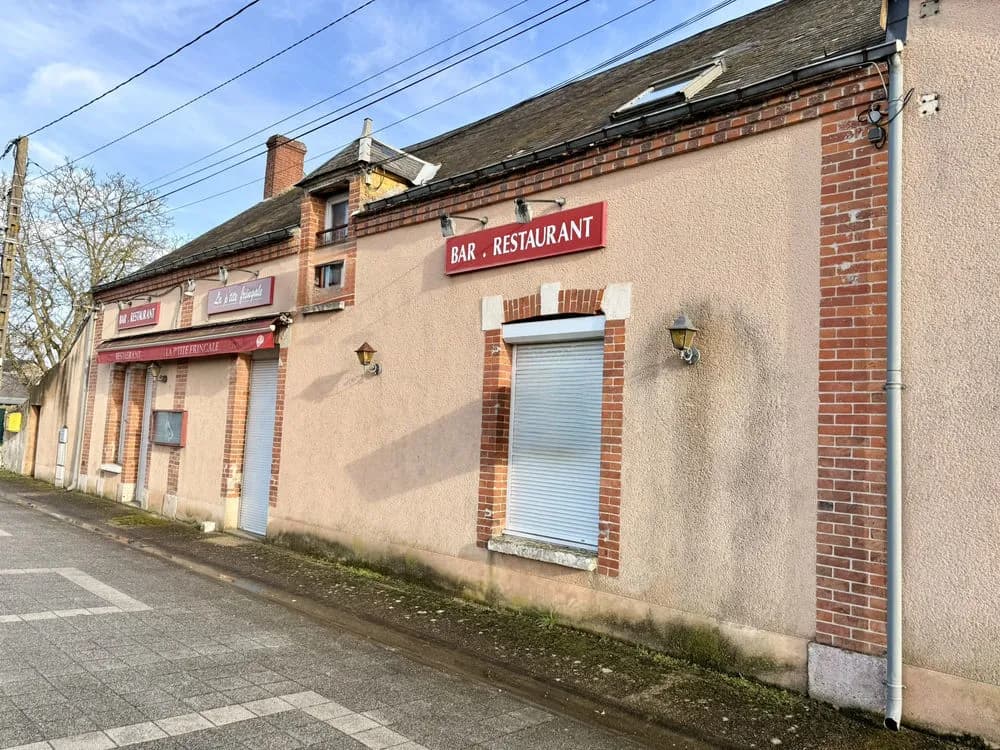 ENSEMBLE IMMOBILIER DE MUR COMMERCIAUX AVEC APPARTEMENT - AXE CHATEAUDUN / VENDÔME AVEC TERRAIN CONSTRUCTIBLE - Photo 1