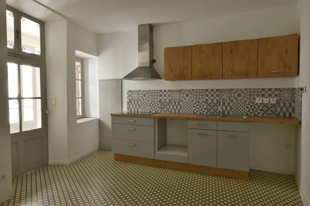 ENSEMBLE IMMOBILIER AU CENTRE DE THUIR - JOLI POTENTIEL - Photo 1