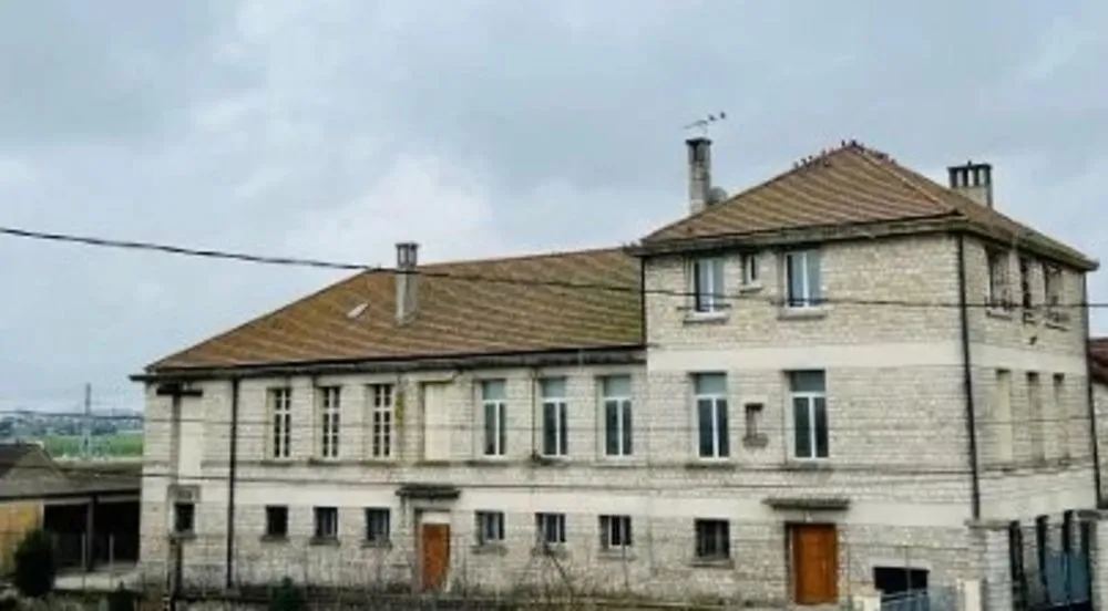 À VENDRE ENSEMBLE IMMOBILIER À VARENNES SUR SEINE - Photo 1