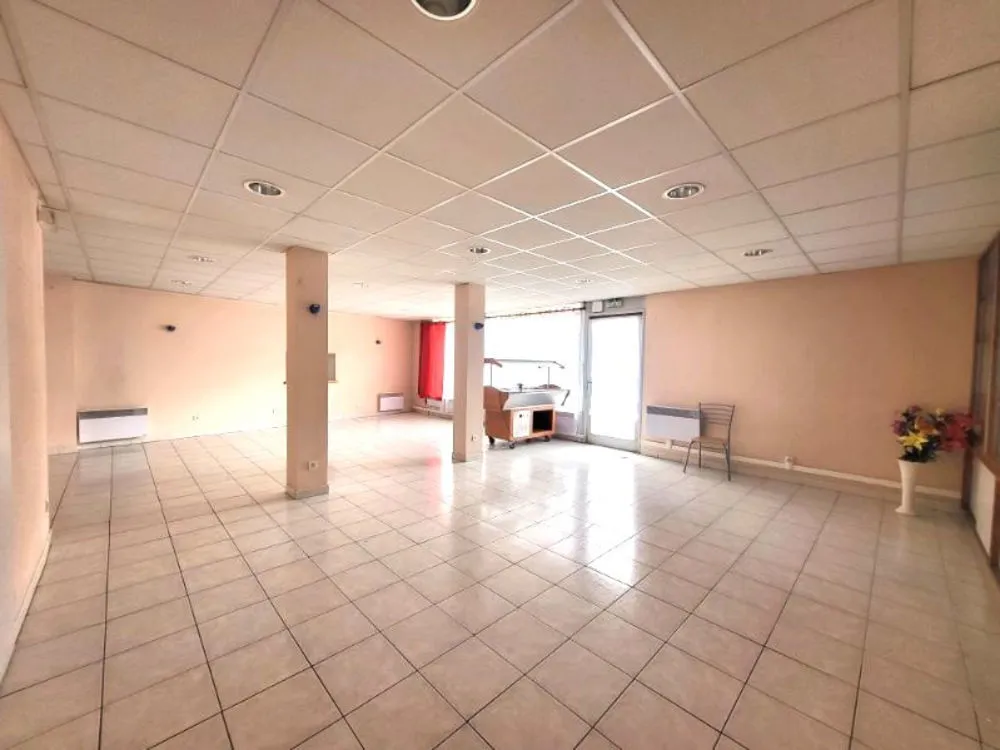 Immeuble comprenant 6 appartements + une surface commerciale - Photo 1