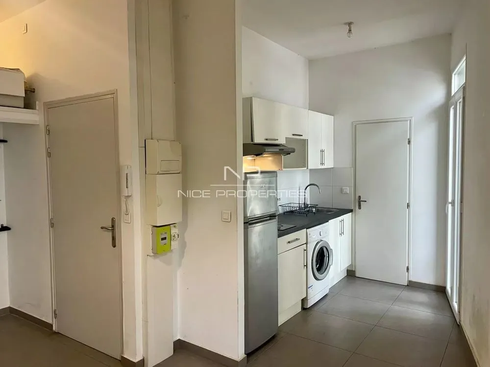 Nice, Cyril Besset, pour investisseurs, maison devville divisée - Photo 1
