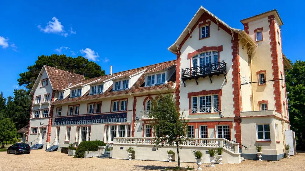 Opportunité rare Idéal investisseur Fort potentiel de développement Ensemble immobilier unique de plus d - Photo 1