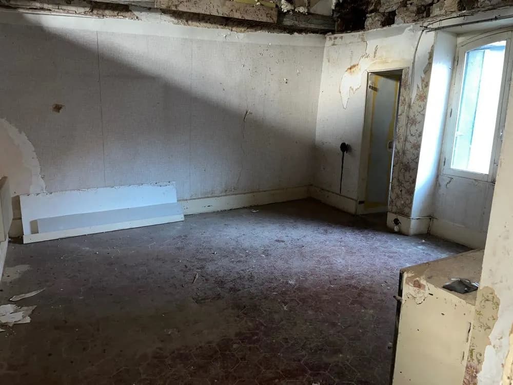 Immeuble à usage mixte avec son commerce de 44m2 et deux grande dépendance sur une surface totale de 180m2 - Photo 1