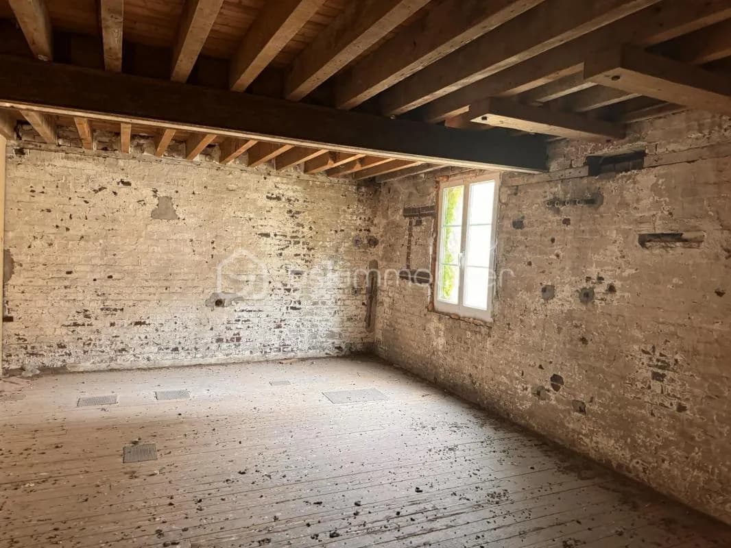 Ensemble immobilier composé de deux immeubles de rapports de 2120 m2 et d'un entrepôt à Sempigny (60400) - Photo 1