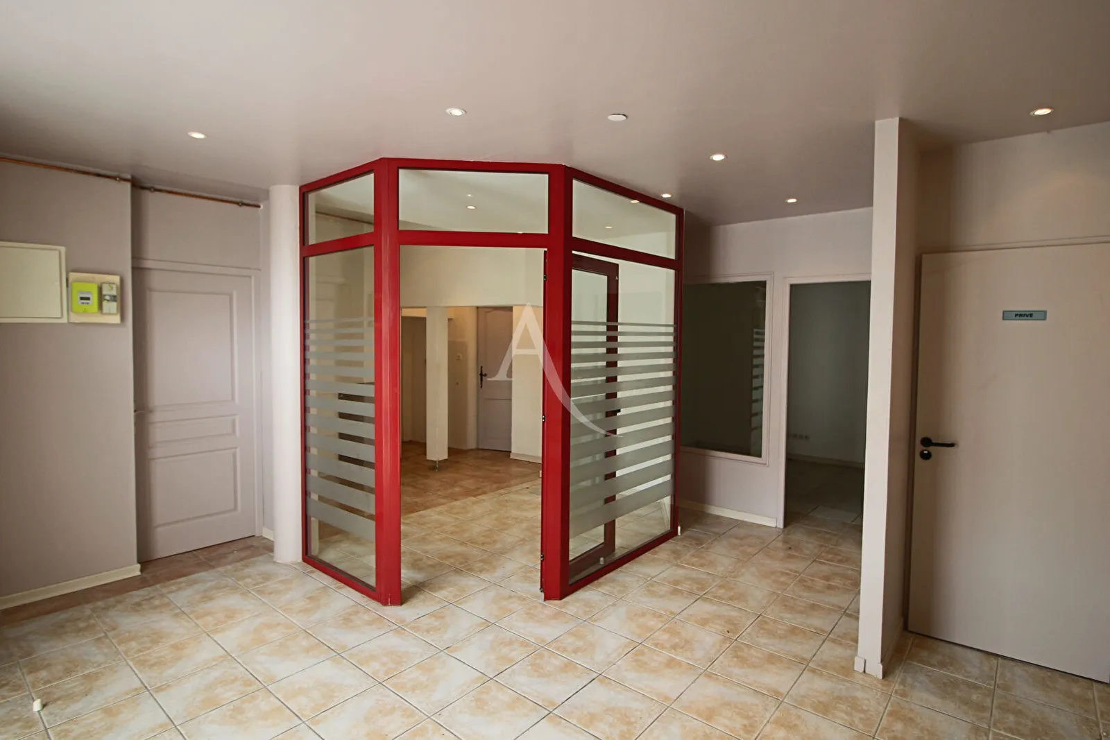 Immeuble avec bon rapport locatif - Photo 1