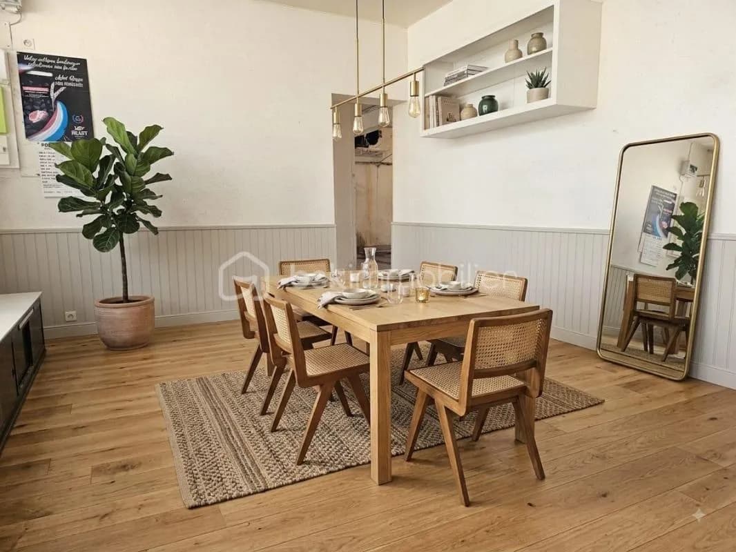 Découvrez cet ensemble immobilier situé au coeur d'un charmant village dynamique de Sud Touraine - Photo 1