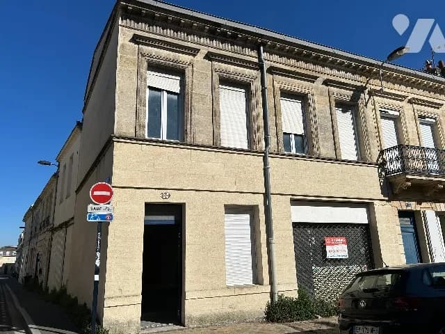 Quartier Saint-Genès - Immeuble en pierre à usage d'habitation et de commerce - Photo 1