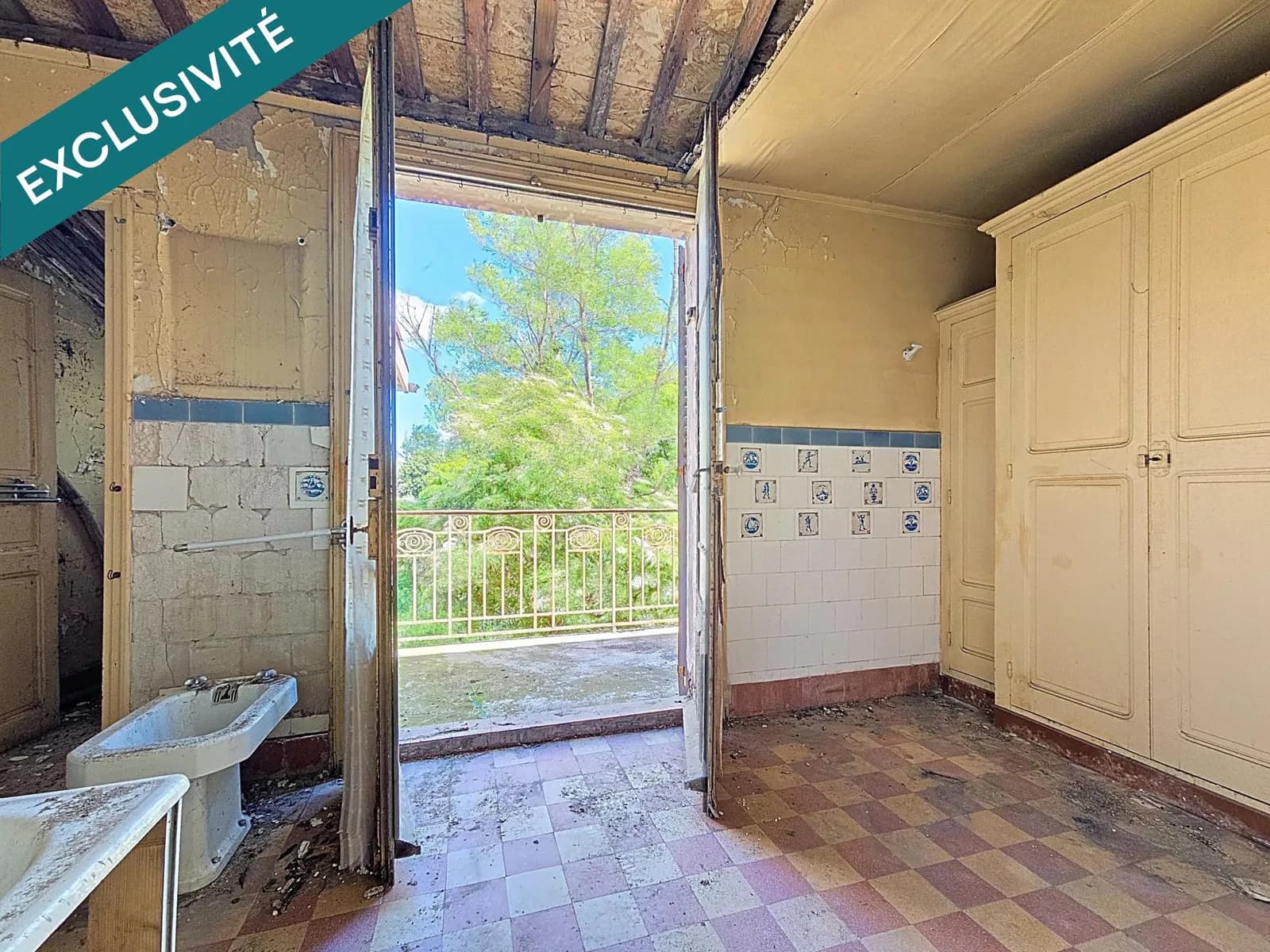 Le Bousquet d'Orb Ensemble immobilier de 235 m² à rénover avec extérieur - Photo 1