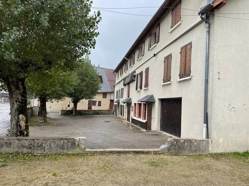 Centre ville - Ancien hôtel 1.115 m2 de terrain et 763 m2 habitable. - Photo 1