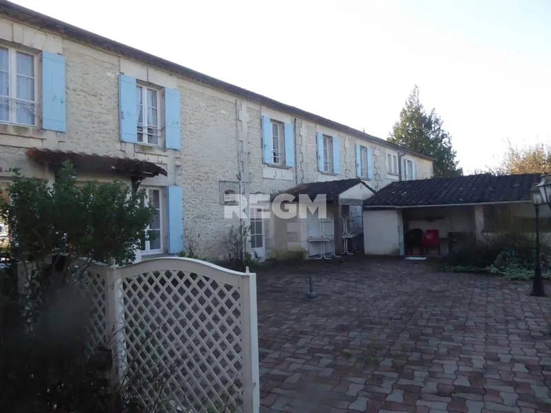 Magnifique ensemble immobilier, comprenant gites, cuisine éq - Photo 1