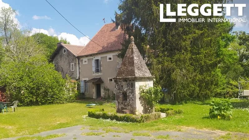 Ensemble immobilier : deux maisons , dépendances ,préau , grange , puits , Four à pain .piscine , Terrain 2ha7 - Photo 1