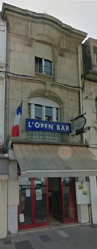 Immeuble Libre avec BAR (licence4) et habitation - Photo 1
