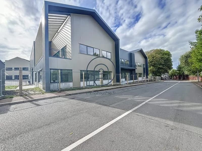 Immeuble industriel 1088 m² - Photo 1