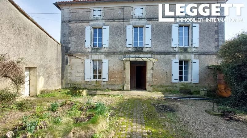 Bel ensemble immobilier à rénover: deux maisons et nombreuses dépendances ! A DIRAC, à 10 minutes d'ANGOULÊME. - Photo 1