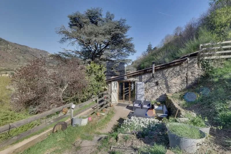 Ensemble immobilier dominant la vallée de l'Eyrieux - Photo 1