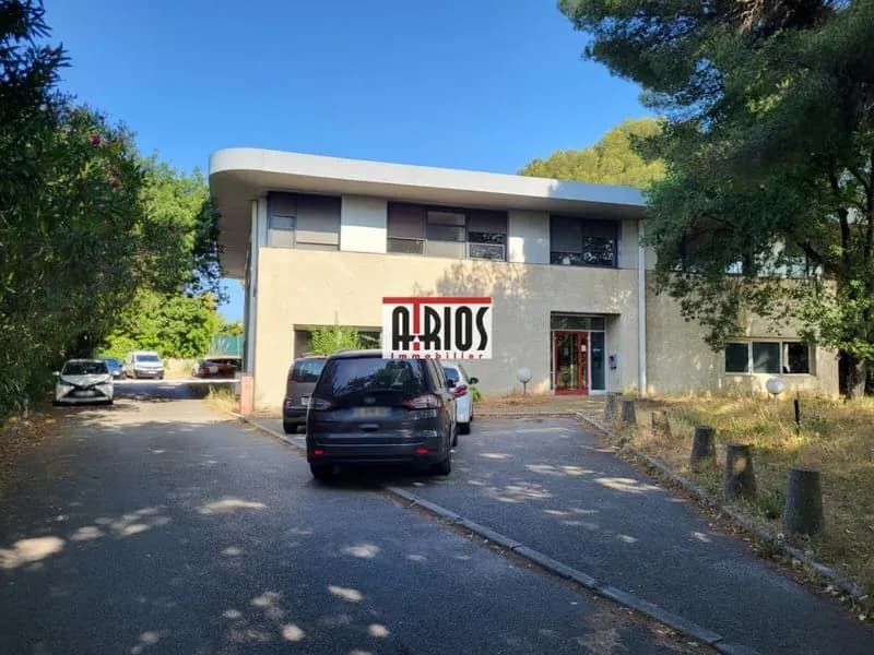 Bâtiment à usage de bureaux (780 m²) - Photo 1