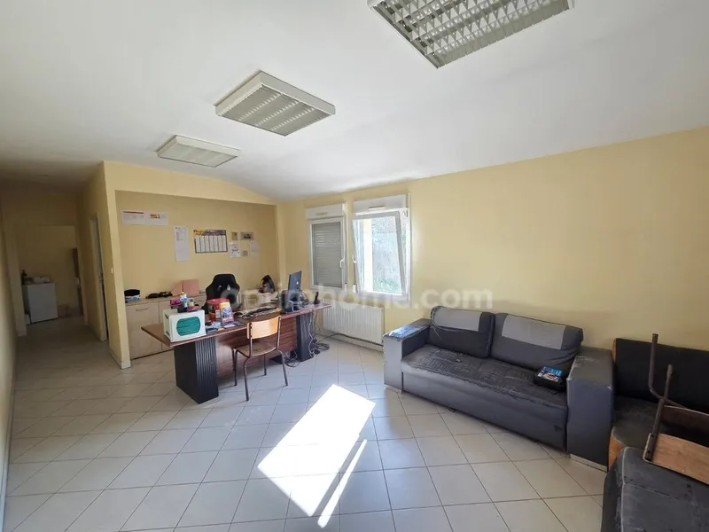 A VENDRE!!! ensemble de rapport déjà loué comprenant un entrepôt et un studio - Photo 1