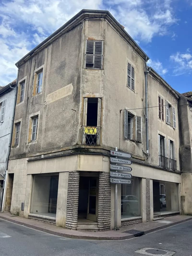 Immeuble centre ville de Charolles avec un local commercial et 3 logements - Photo 1