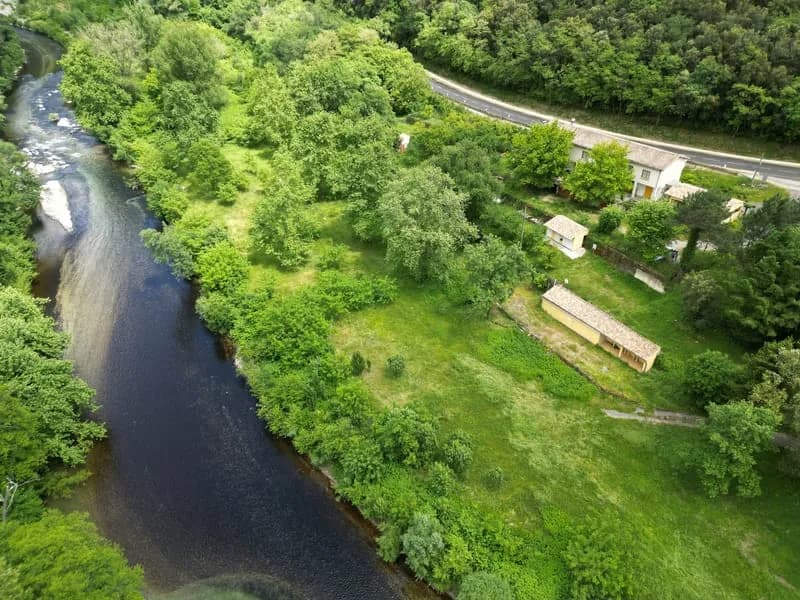 St Julien de la Nef, ensemble immobilier avec restaurant, aire de camping... - Photo 1