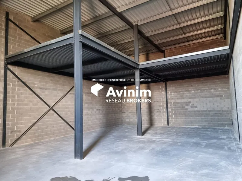 Immeuble industriel 246 m² - Photo 1