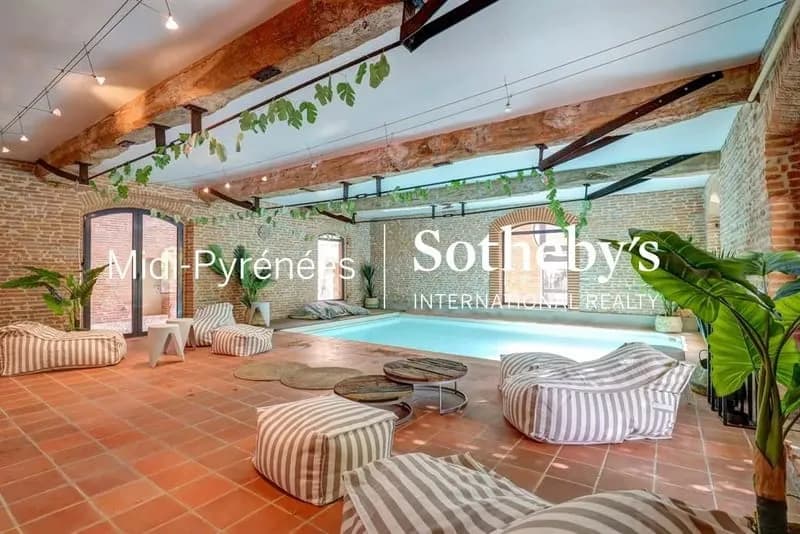 Superbe ensemble immobilier avec piscines intérieure et extérieu - Photo 1