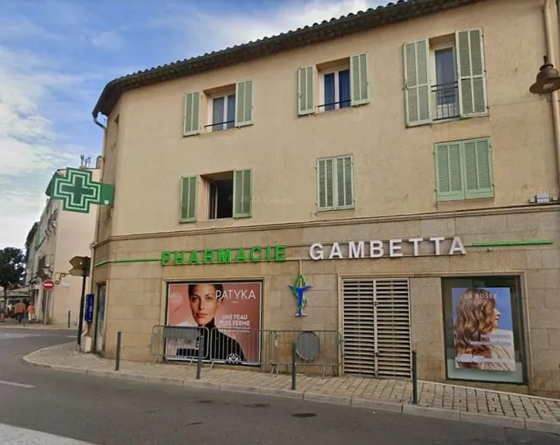 Cogolin - Immeuble mixte commerce et 2 studios et 1 appartement - Photo 1