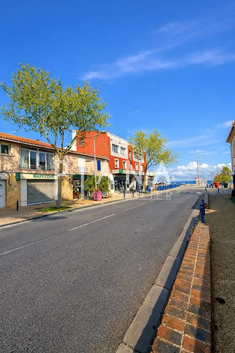 IMMEUBLE A VENDRE - 2 commerces loués et 1 appartement libre - Photo 1