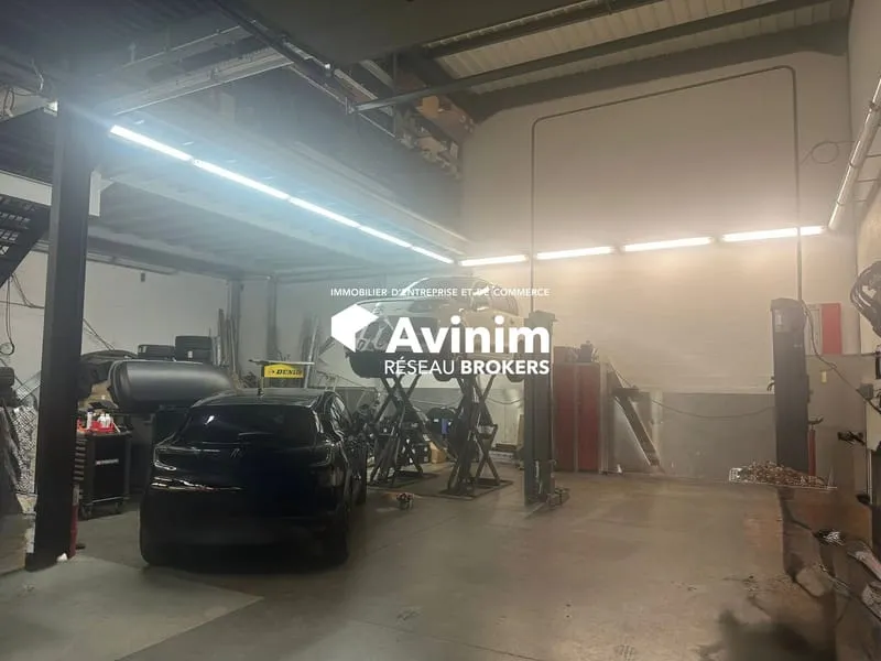 Immeuble industriel 325 m² - Photo 1