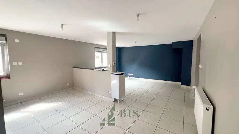 Immeuble de 3 logements avec terrain constructible de 1200 m2 - Photo 1
