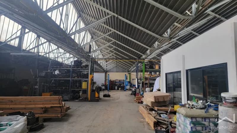 ENSEMBLE IMMOBILIER À USAGE INDUSTRIEL - Photo 1