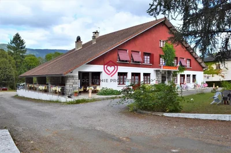 Grand immeuble/hotel avec jardin, terrasse et parking - Photo 1