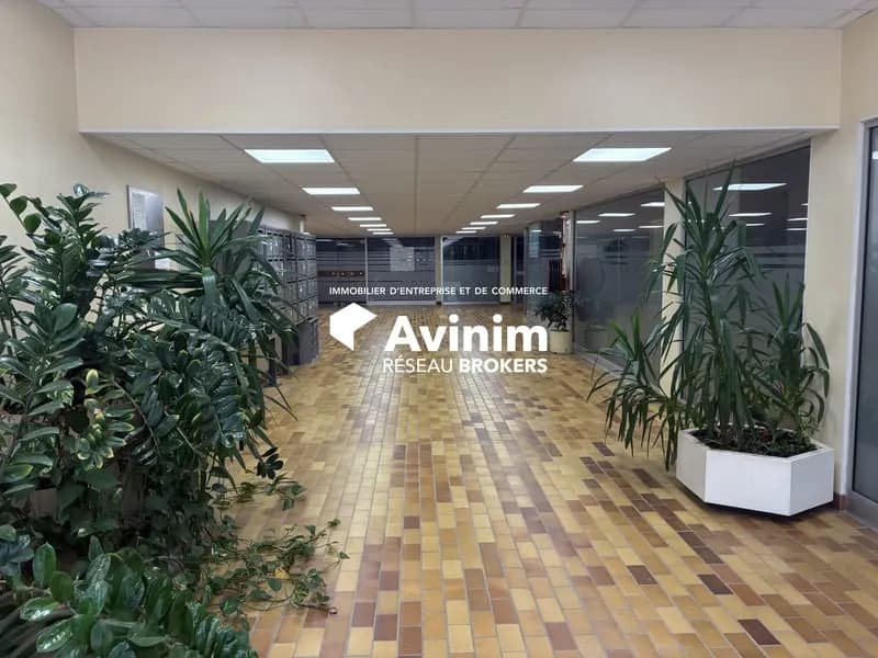Immeuble industriel 80 m² - Photo 1
