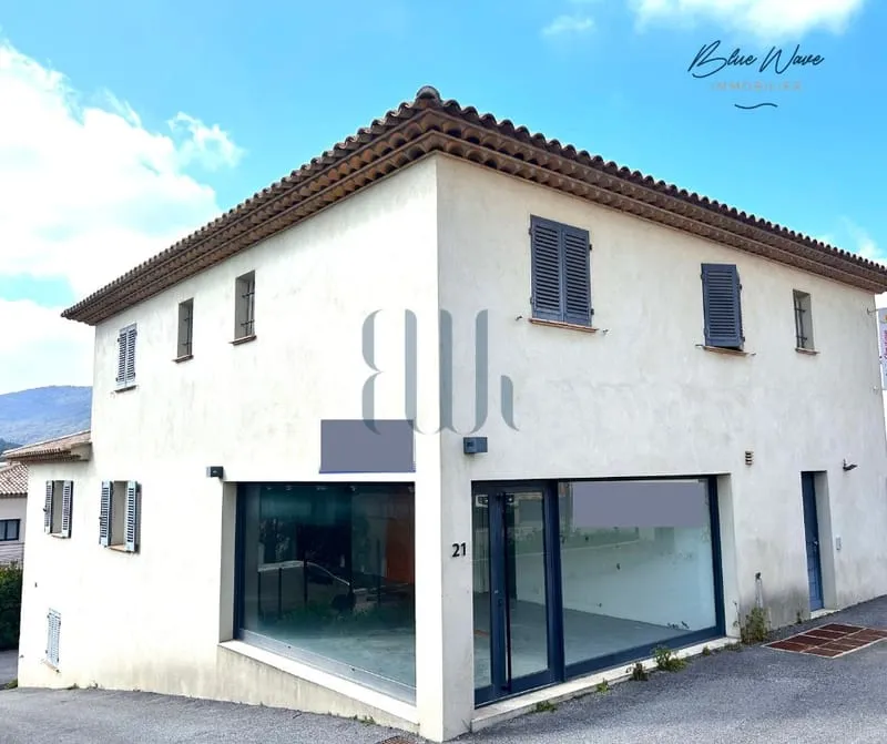 EXCLUSIVITÉ IMMEUBLE MIXTE IDÉAL PROFESSIONNEL / INVESTISSEUR SAINTE-MAXIME (Camps Ferrat) - Photo 1