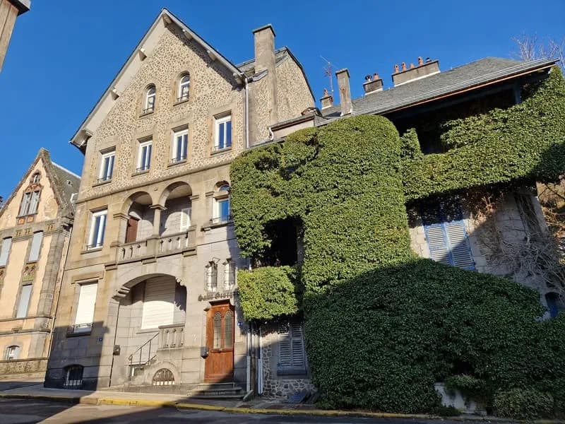 IMMEUBLE DE CARACTERE CENTRE VILLE LA BOURBOULE - Photo 1