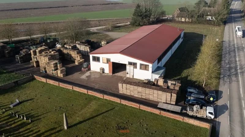 Immeuble industriel 1091 m² - Photo 1