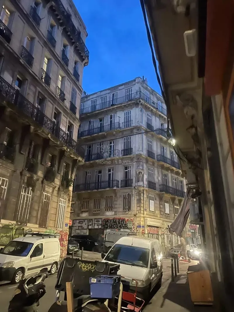 Immeuble haussmannien d'angle - 898 m² - 21 pièces - Marseille 1er - Fort potentiel - Photo 1
