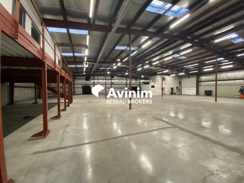 Immeuble industriel 2100 m² - Photo 1