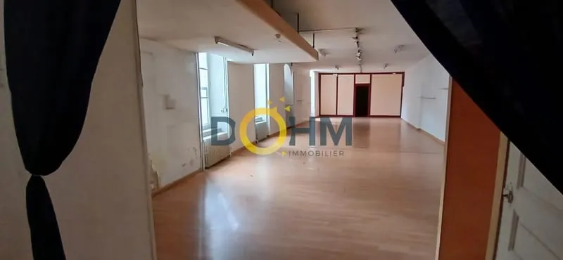 A VENDRE IMMEUBLE CENTRE VILLE D'AMBERT - Photo 1