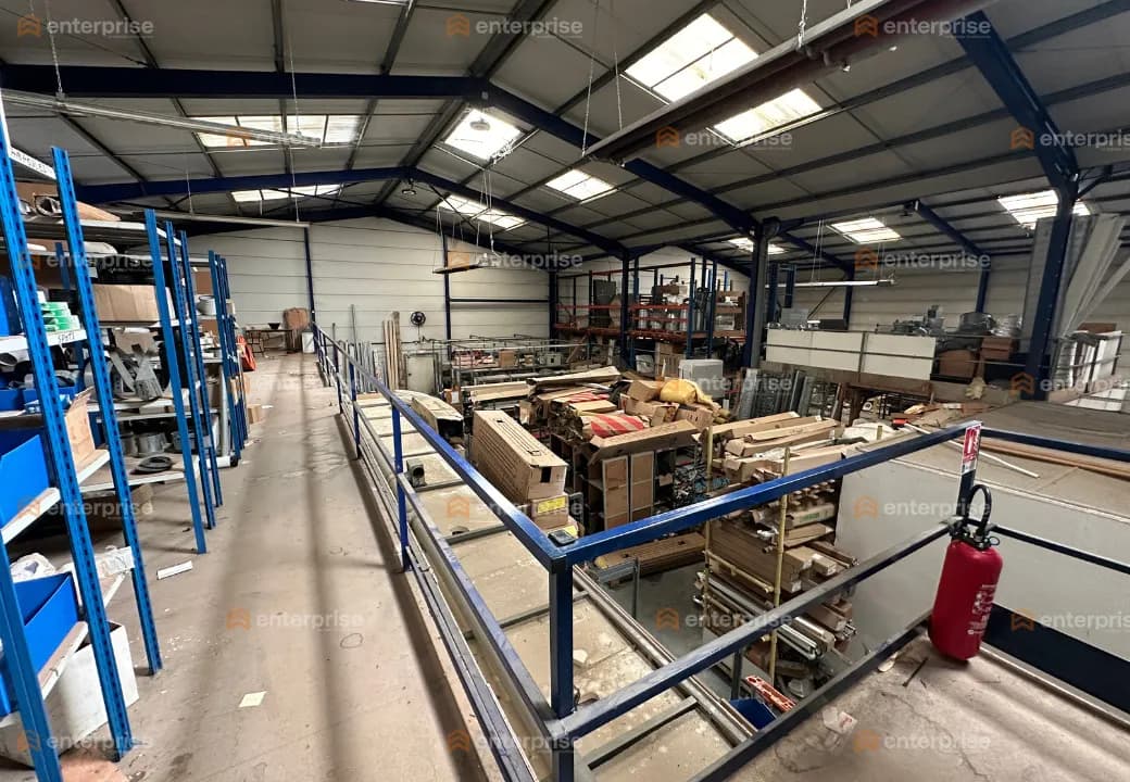 Immeuble industriel 1300 m² - Photo 1