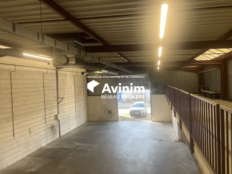 Immeuble industriel 402 m² - Photo 1