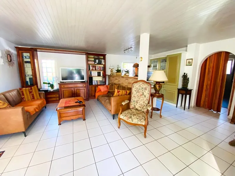 Ensemble immobilier à vendre à Andernos-les-Bains à 200 m de la plage - Photo 1
