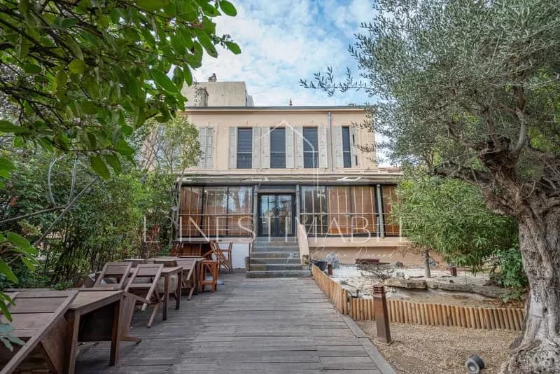 Immeuble et restaurant, murs et fonds - Photo 1