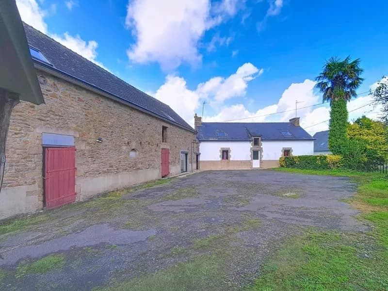 CAUDAN : Ensemble immobilier en pierres à rénover - Photo 1
