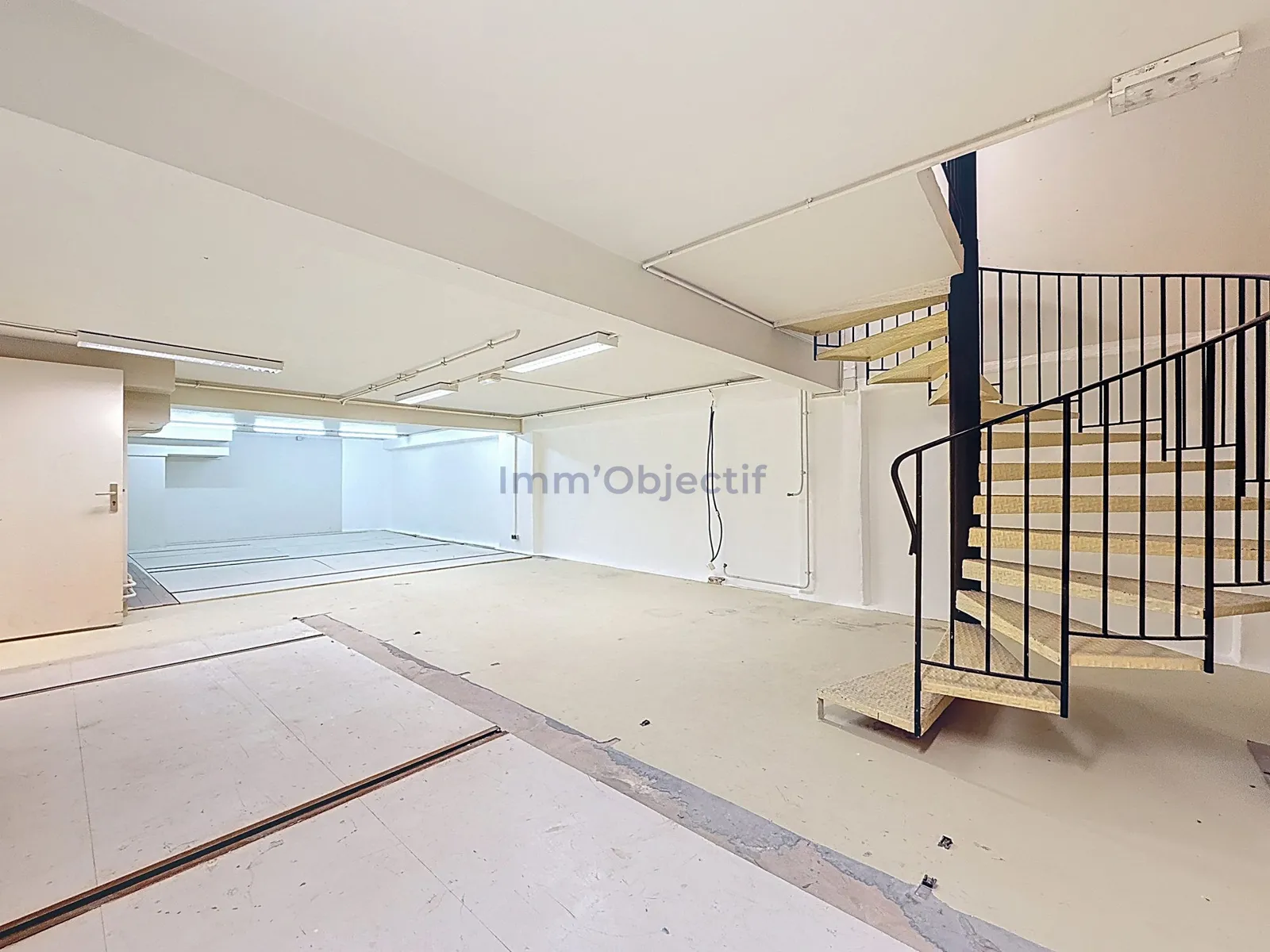 Immeuble industriel 2 pièces 190 m² - Photo 1
