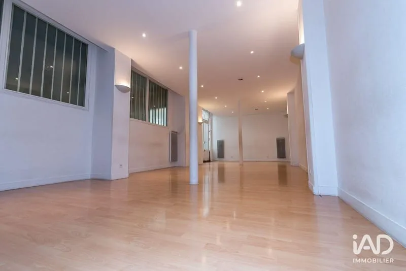 Immeuble commercial 1 pièce 136 m² - Photo 1