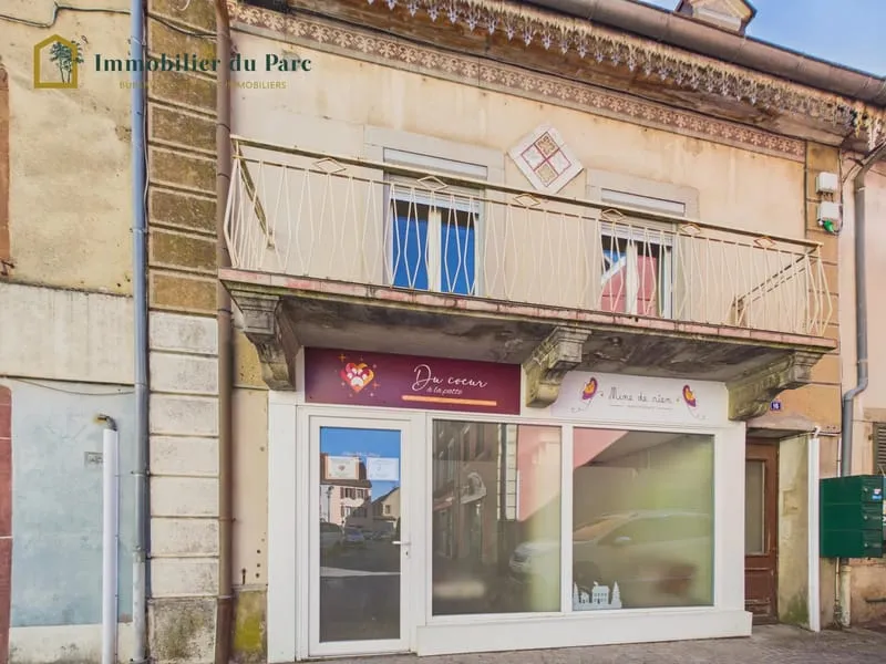 Immeuble mixte à rénover avec local professionnel et deux appart - Photo 1