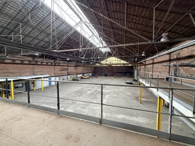 Immeuble industriel 2400 m² - Photo 1